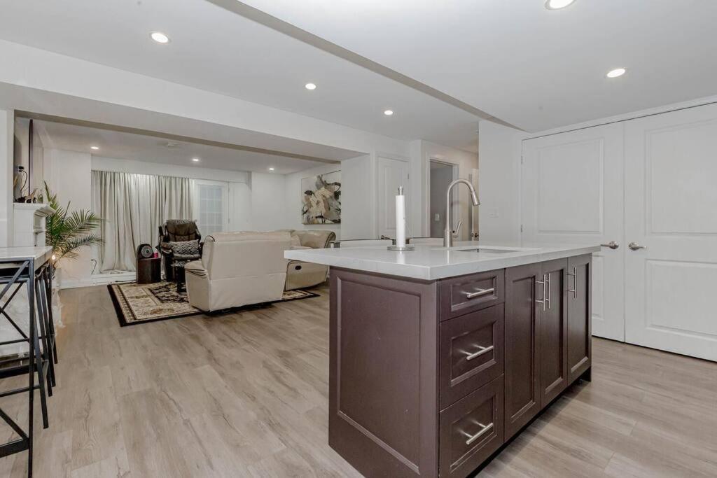 Luxury Basement Apartment In 奥克维尔 外观 照片