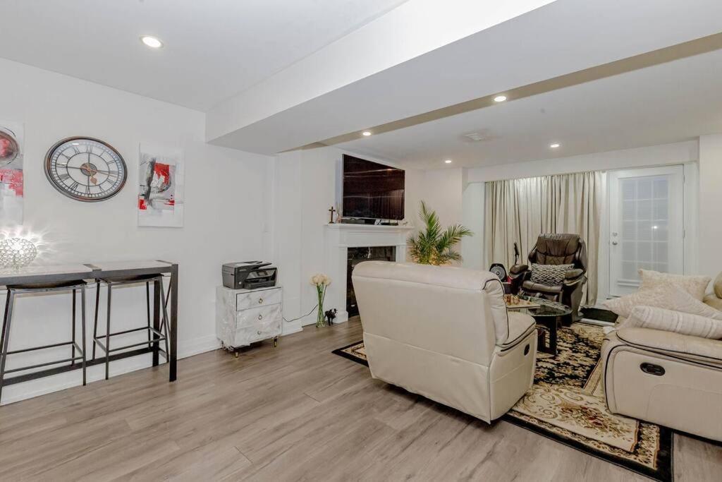 Luxury Basement Apartment In 奥克维尔 外观 照片
