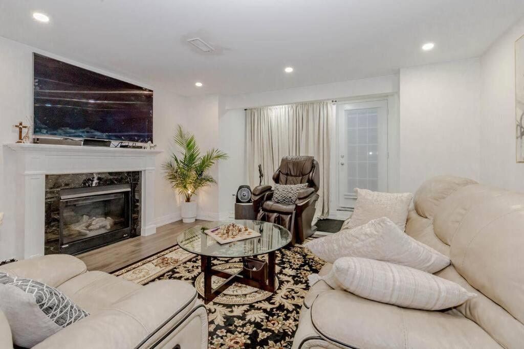 Luxury Basement Apartment In 奥克维尔 外观 照片