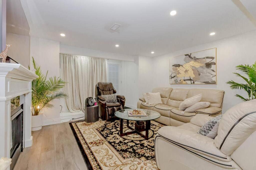 Luxury Basement Apartment In 奥克维尔 外观 照片